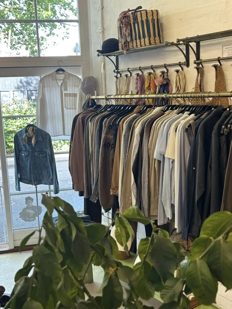 Tøj og accessories hos Living by Nature